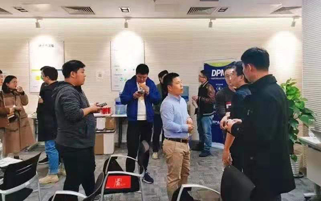 闫阿龙交流.jpg 闫阿龙交流.jpg