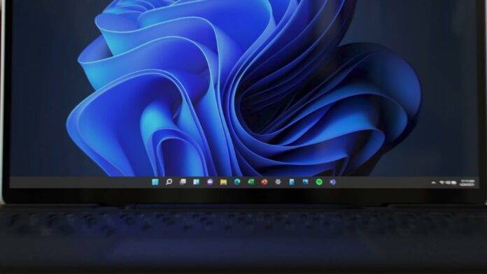 Windows 11 希望你在任务栏上看到更多动态内容