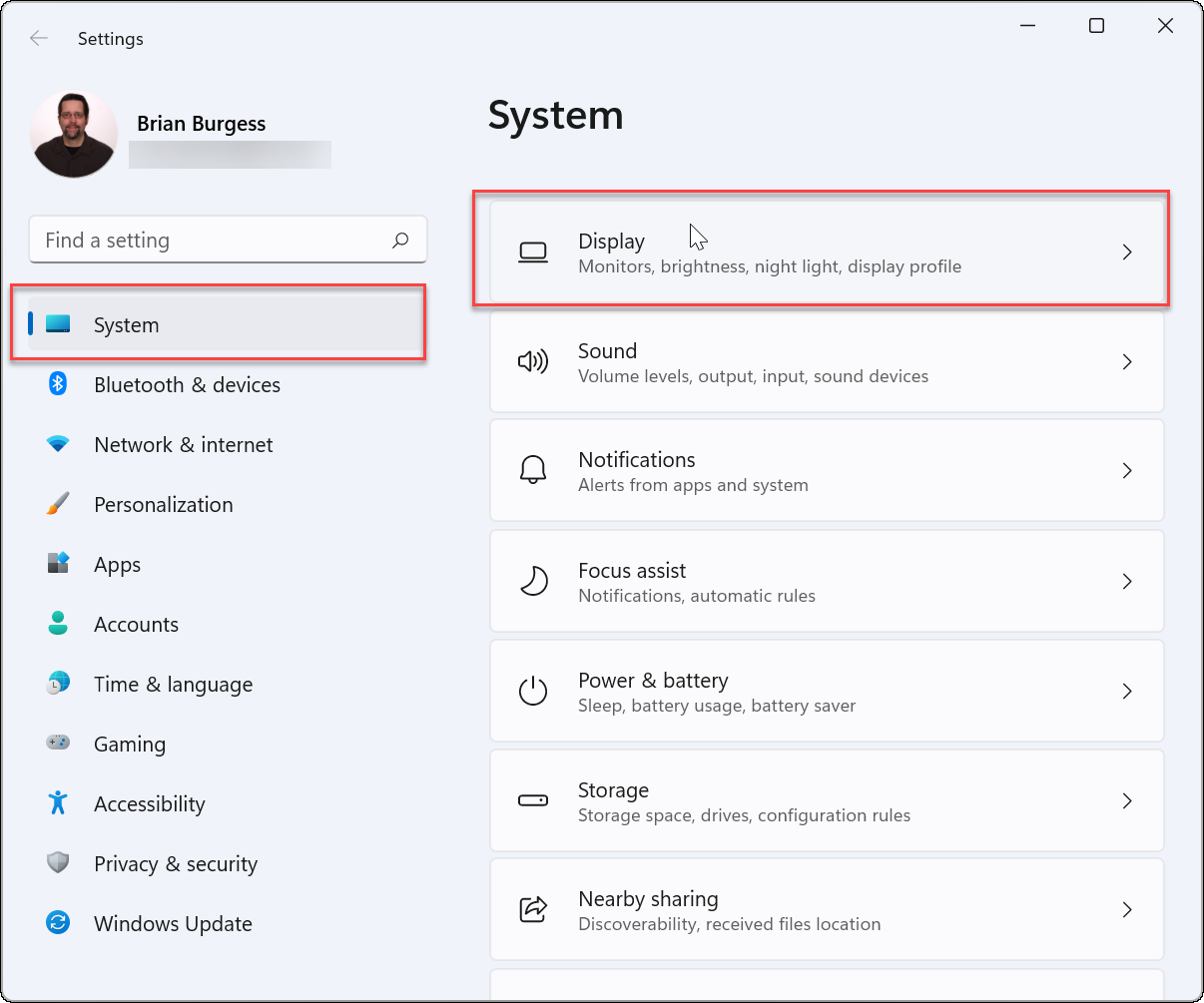 Windows 11上如何管理自动亮度设置？