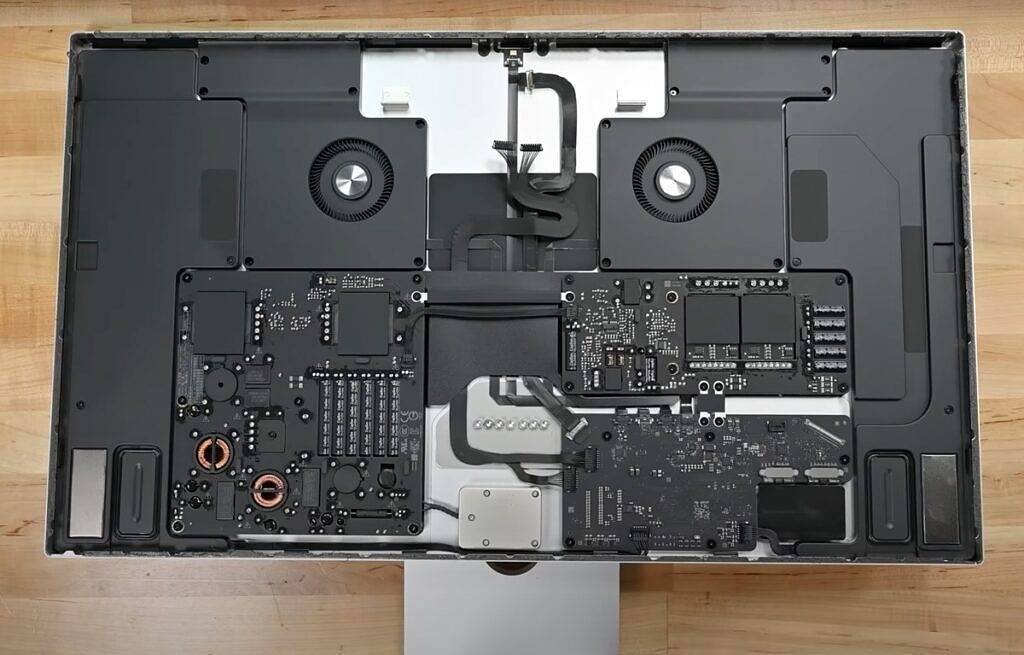 Studio-Display-Teardown-2-1024x655-1