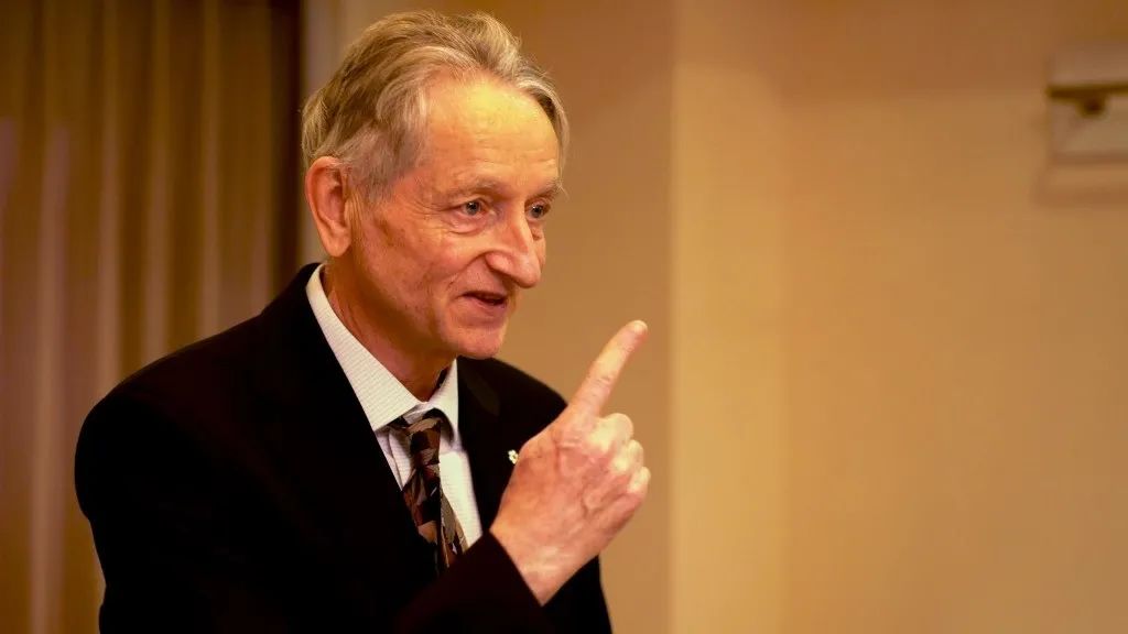 图灵奖得主Geoffrey Hinton:我的五十年深度学习生涯与研究心法
