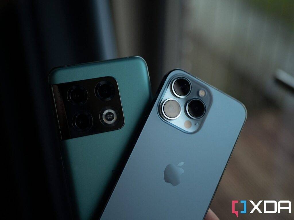 OnePlus-10-Pro-vs-iPhone-13-Pro-Side-By-Side-2-Watermarked-1024x768-1