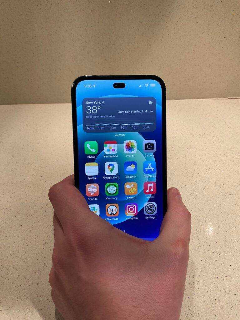 iPhone 14 没有浏海?换成「药丸」般你会接受吗?