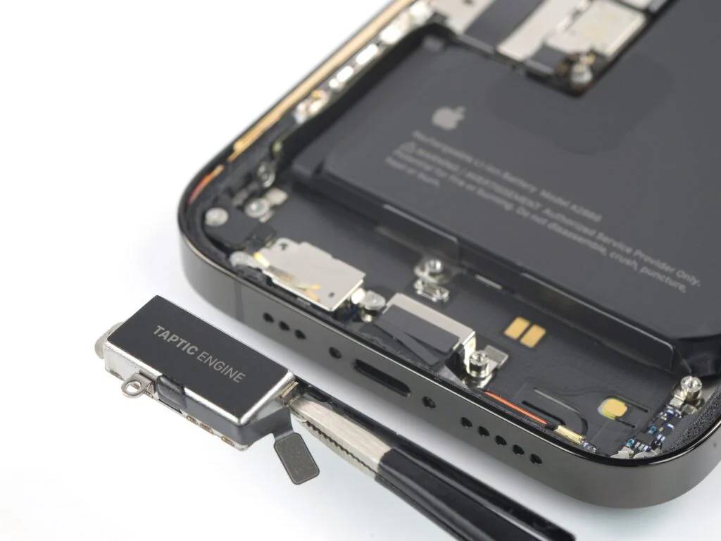 iPhone 15 Pro 音量键改用固态设计额外配Taptic Engine