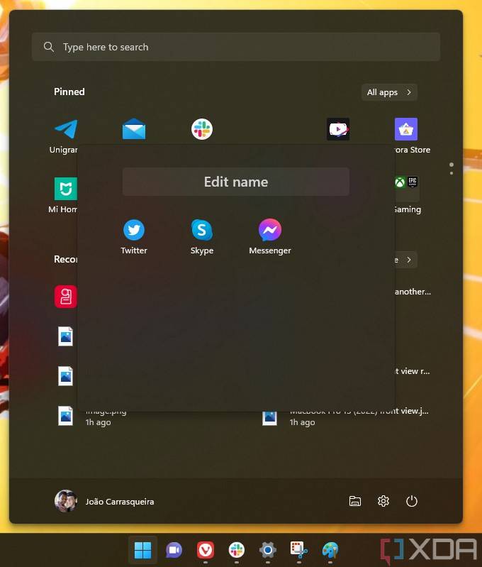 A-Start-menu-folder-expanded-with-a-text-field-at-the-top-allowing-you-to-edit-its-name-1