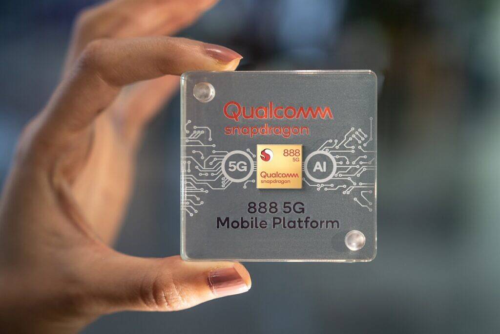 Snapdragon-888-Chip-Case-In-Hand-1024x683-2