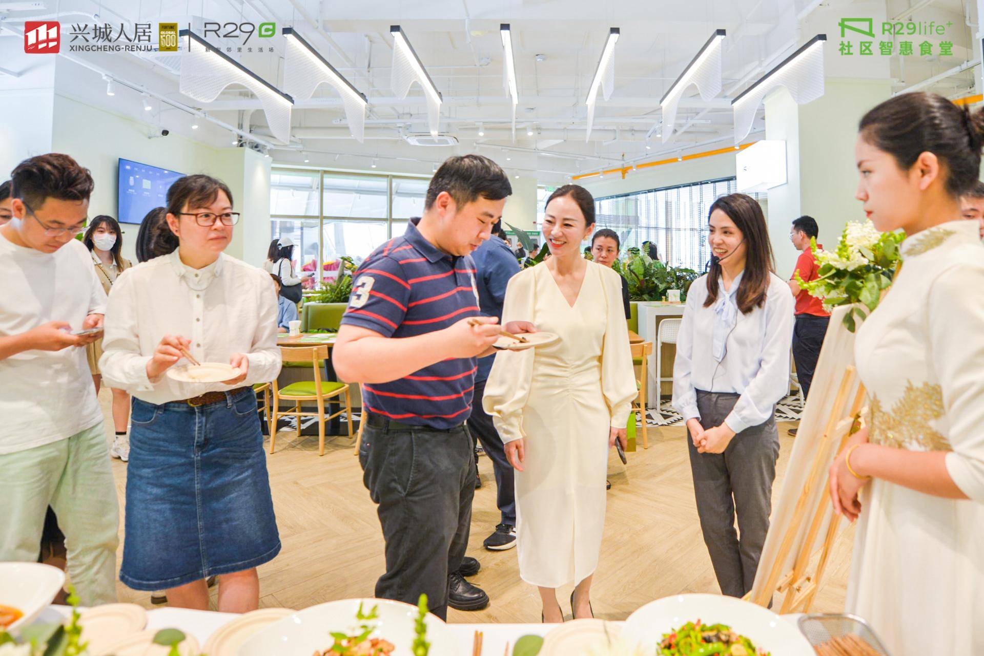 炒菜机器人＋共享厨房 这个社区食堂主打一个智慧化