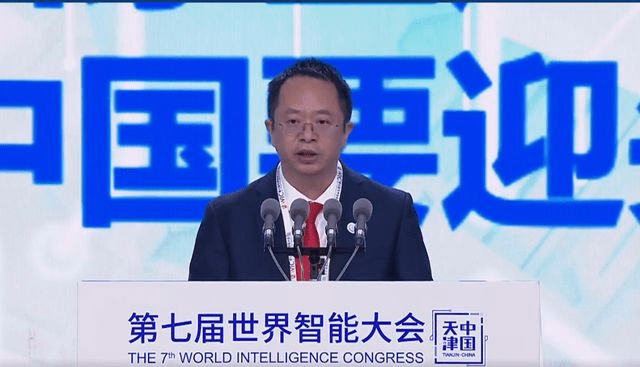 大佬云集谈AI！李彦宏称“AI不会抢饭碗”，周鸿祎展示两款大模型产品