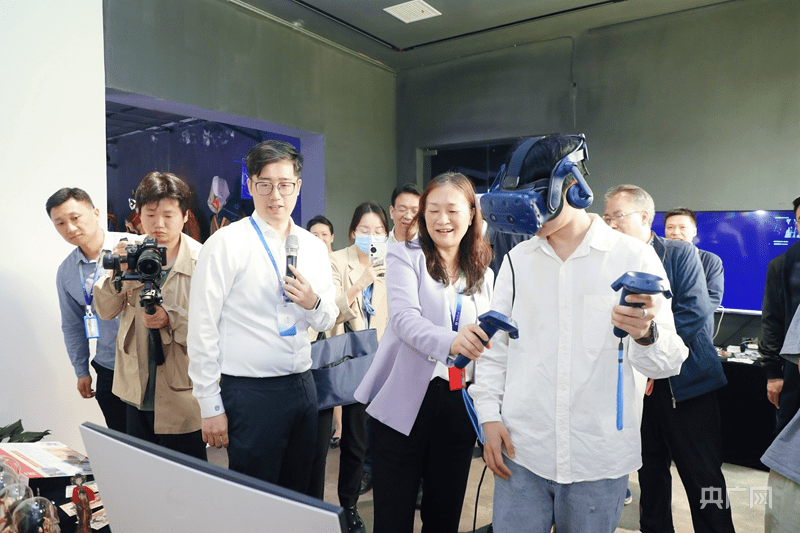 湖南工商大学元宇宙主题展炫酷开展以元宇宙之力探索世界