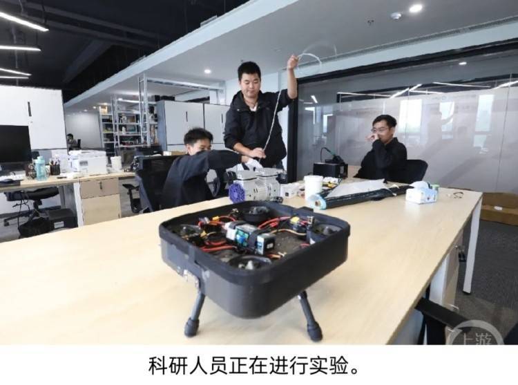 牛!这款会“飞檐走壁”的机器人,还能给桥梁做“体检”
