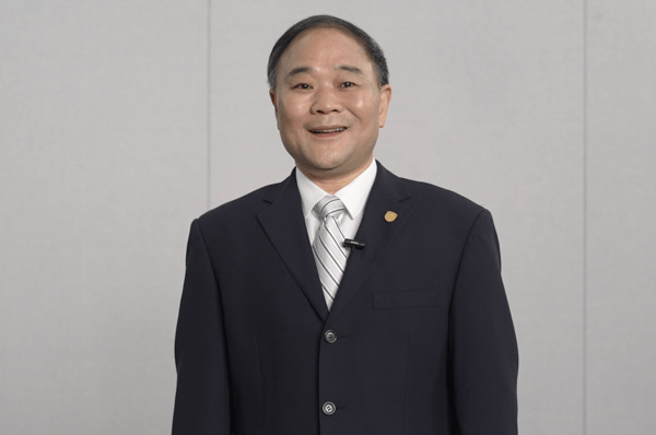 三亚学院李书福用AI生成毕业寄语,与同学们分享新科技的现实思考