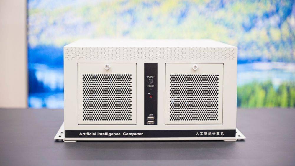 拓普龙7188ML：轻便壁挂式工控机箱，为人工智能应用场景提供有力保障