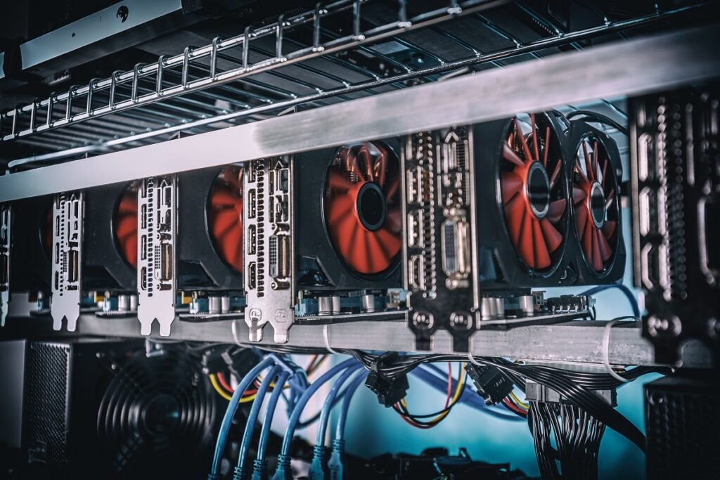 以分布式网络串联闲置GPU,这家创企称可将AI模型训练成本降低90%