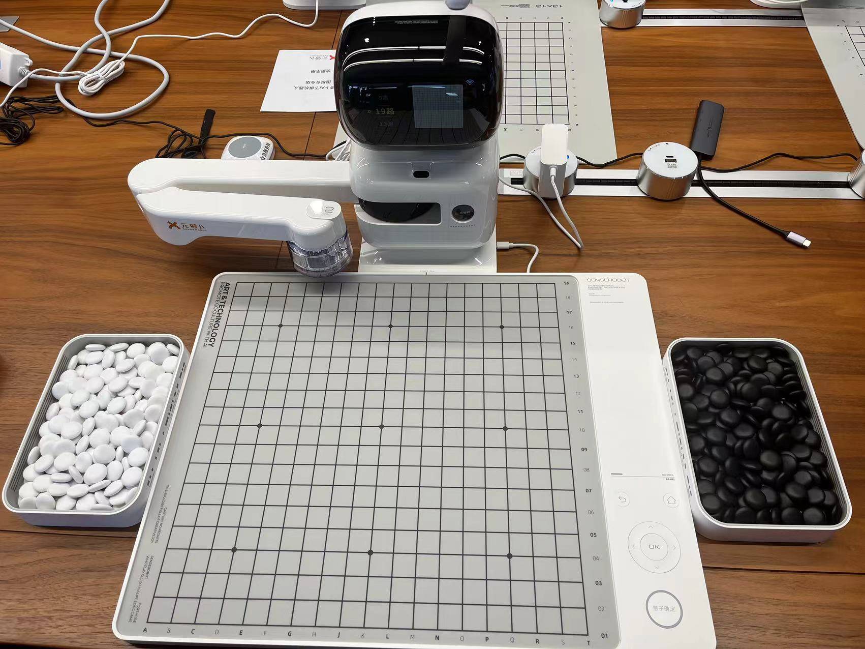 围棋人机大战照进现实!商汤发布元萝卜AI下棋机器人围棋版,“棋圣”聂卫平发话了……