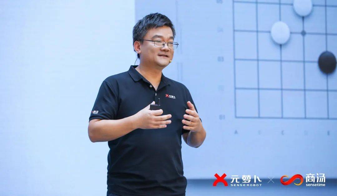 AI机器人逐渐融入生活,从AlphaGo到元萝卜
