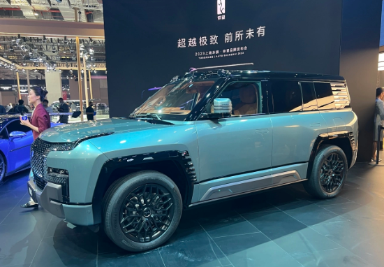 仰望汽车发布新能源硬派SUV:云辇-P智能液压车身控制系统亮相