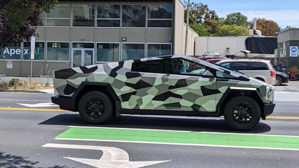 特斯拉Cybertruck新伪装现身加州,外观变化成谜