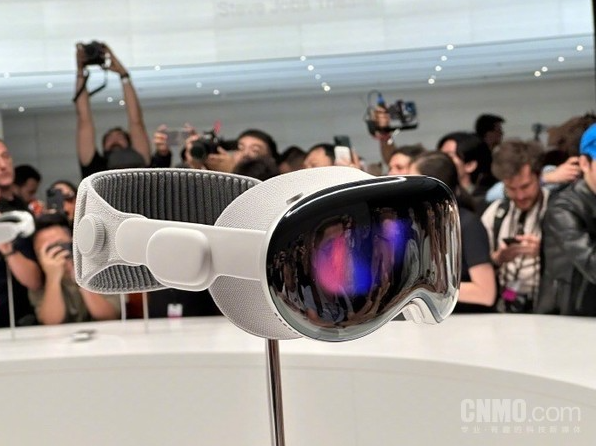 苹果发布高端头显产品Apple Vision Pro:成本曝光 售价引发热议