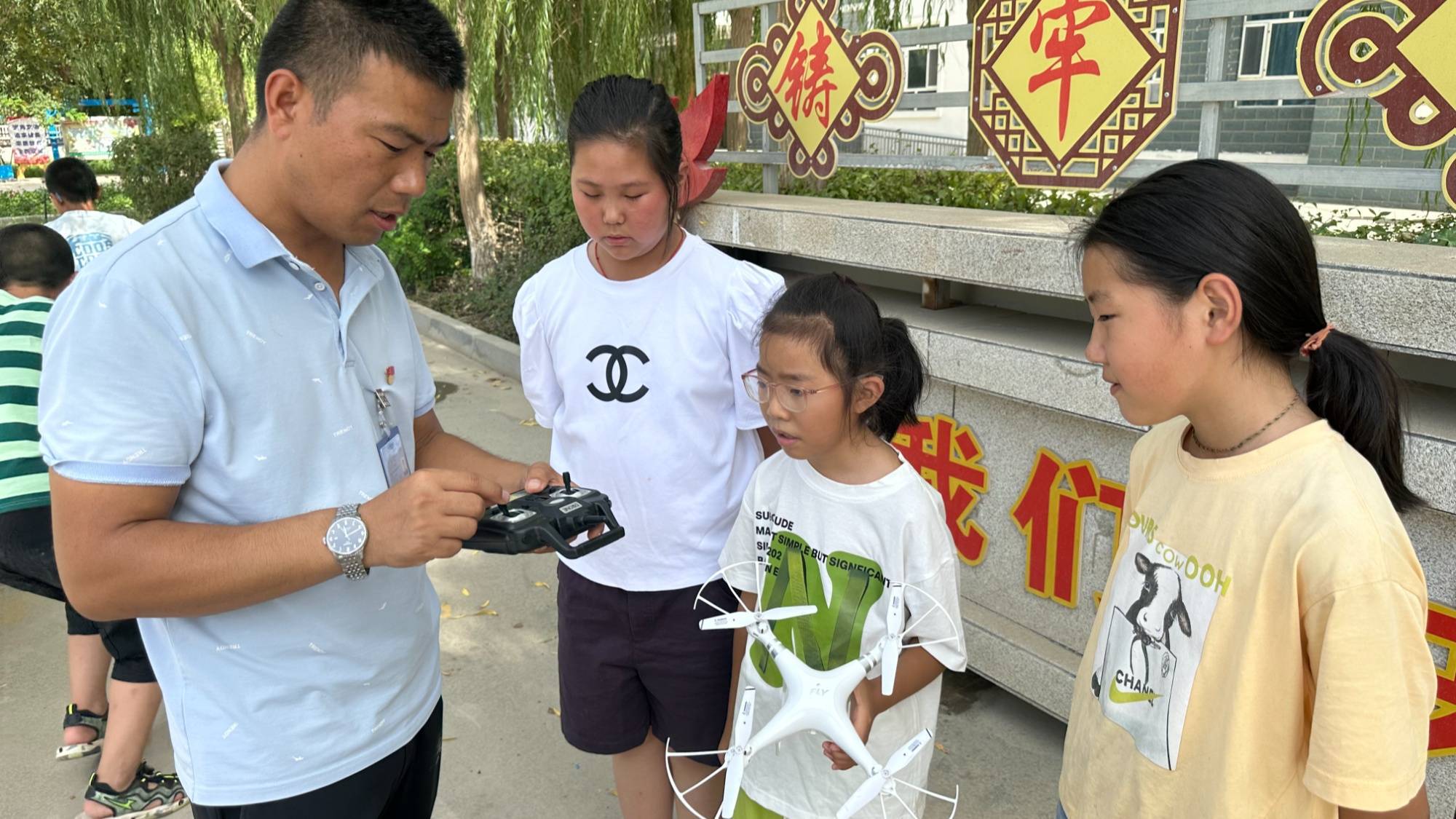 若羌：少年无人机课堂 让兴趣绽放风采