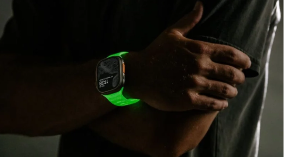 与众不同!Nomad夜光运动表带创新设计为您的Apple Watch增添独特魅力