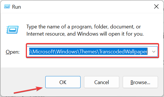 主题背景位于 Windows 11 中的什么位置?