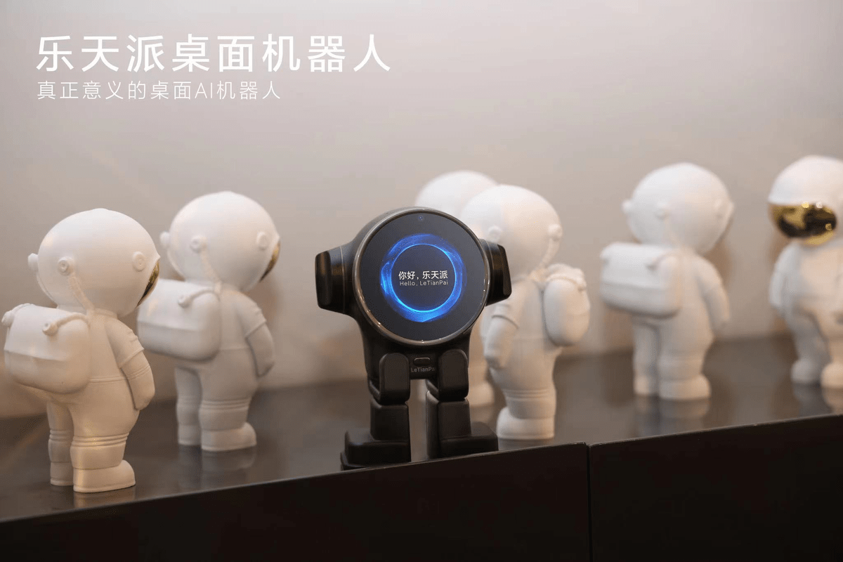 给小朋友最好的科技礼物:乐天派桌面机器人