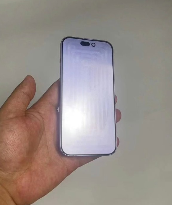 全新iPhone 15 Pro露面:USB-C充电、钛金属框架等亮点