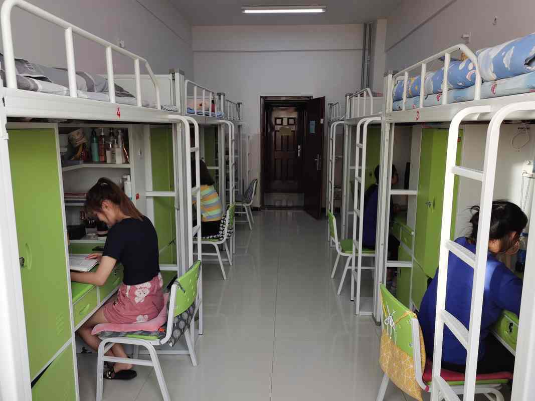 多所高校提供网上自选床位功能,新生可根据个人喜好和室友信息选择合适的宿舍