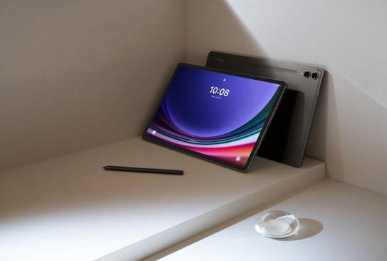 高通的第二代骁龙8移动平台搭载于三星Galaxy Tab S9系列,实现娱乐与工作的双重功能