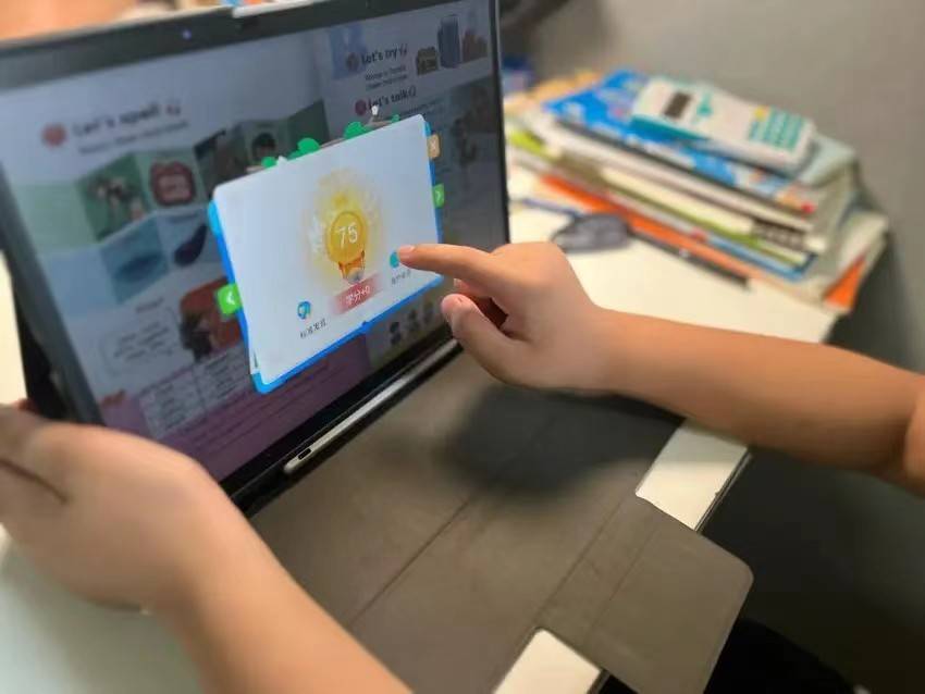 科大讯飞AI学习机：不用花钱请家教，孩子学习成绩也不落后！