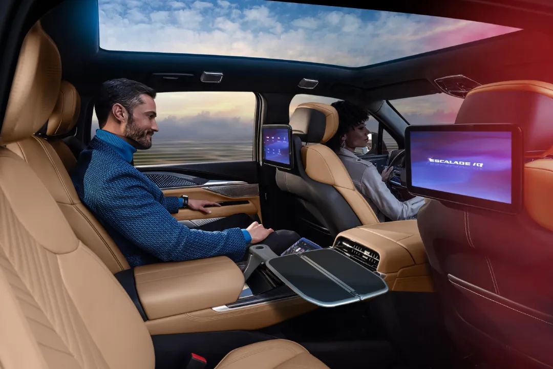 重新的标题:苹果并非唯一受责备的,车企也有责任,CarPlay 失去了宠爱