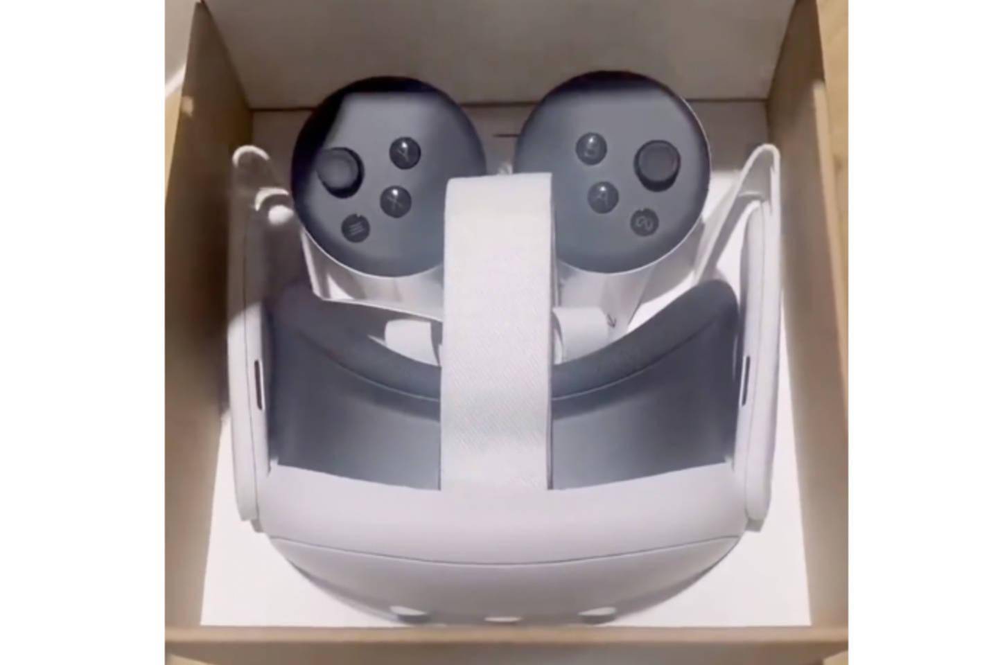 Meta Quest 3 VR 头显被提前开箱,秋季发售