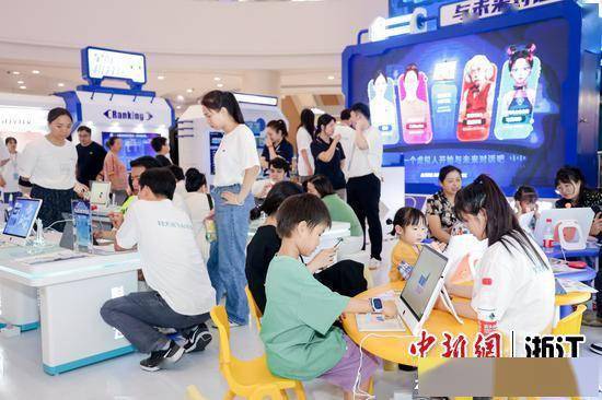 “沉浸式AI黑科技体验展”在浙江杭州盛大开幕，展现人工智能的魅力
