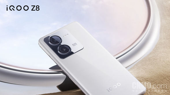iQOO Z8震撼登场:120W超快充引领快充技术潮流再度掀起风暴
