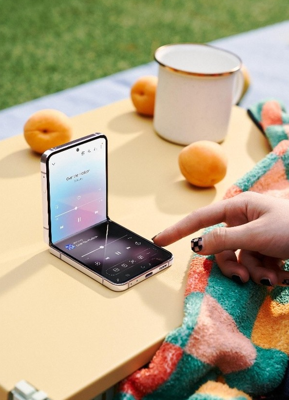 Galaxy Z Flip5:探索大自然的新露营体验