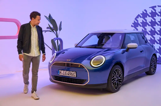 新标题:MINI发布2025款Cooper E和SE电动车型,续航能力大幅提升!