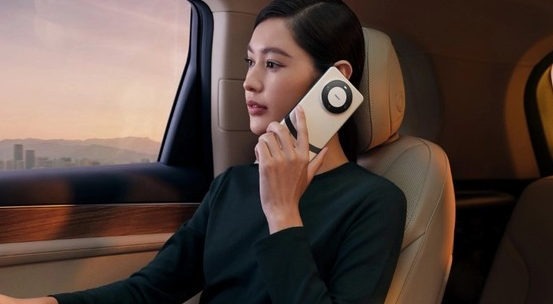 华为Mate60 Pro+登场:卫星通信+玄武架构 坚固实用手机