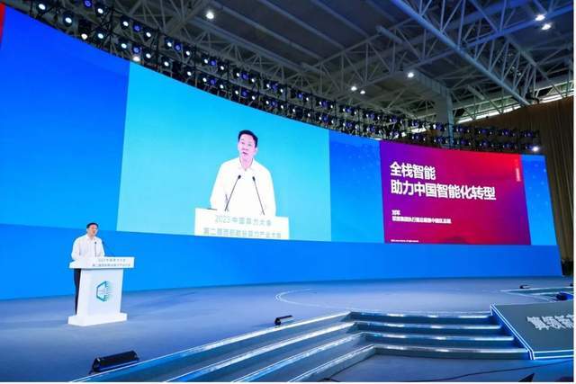 全栈智能:破解AI落地“最后一公里”难题