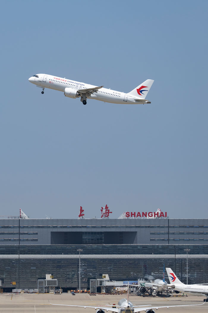 中国商飞董事长贺东风:C919 国产大飞机订单量超过 1000 架,已交付 2 架