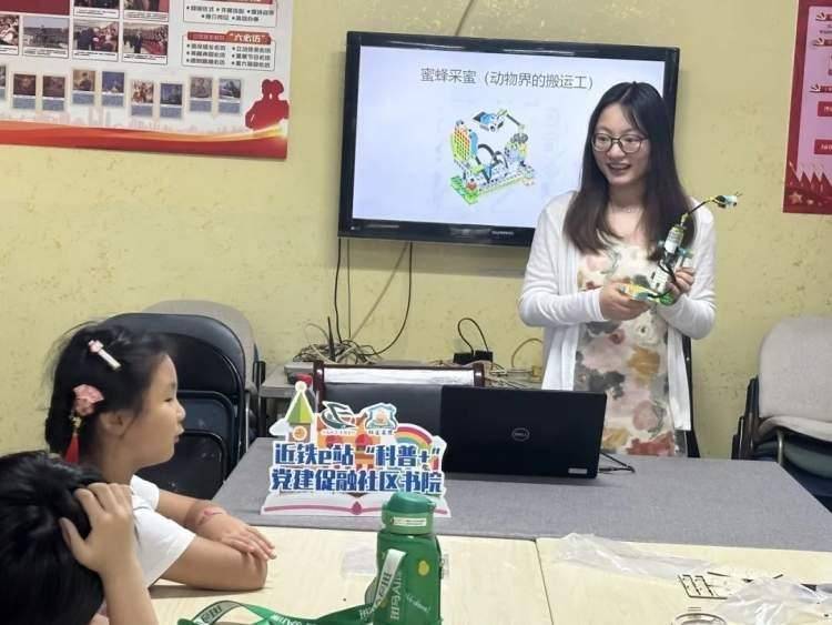 VR体验、旋转飞椅……普陀这里的课程好玩又好学