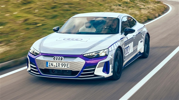 奥迪发布全新电动RS e-tron GT Ice Race量产版:燃爆冰雪赛道的强劲力量