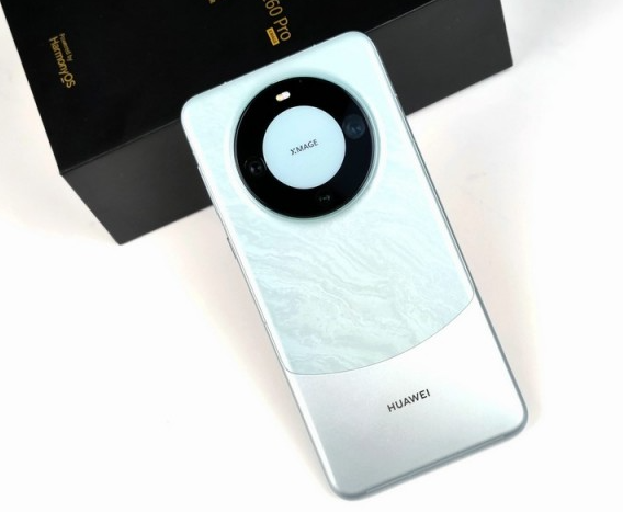 华为Mate60 Pro惊艳亮相:全面升级的性能、通信和拍照体验