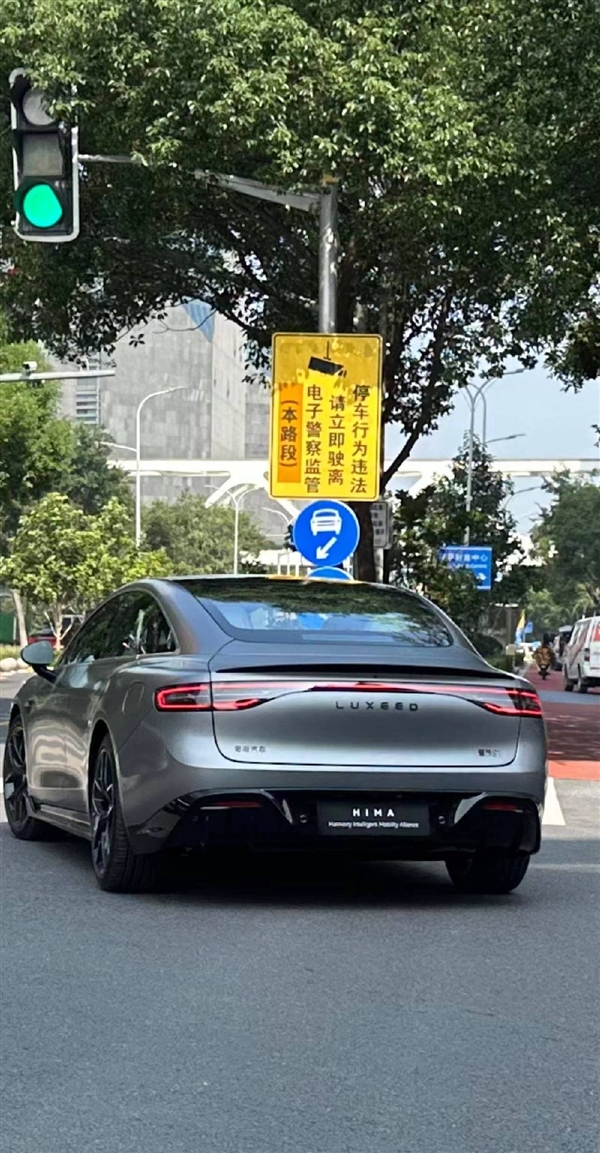 华丽登场！智界S7曝光：高性能电动轿跑震撼亮相