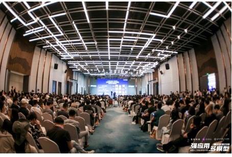多模型应用的力量:行行AI成功组织AI大会,推动AI应用的实施和创新