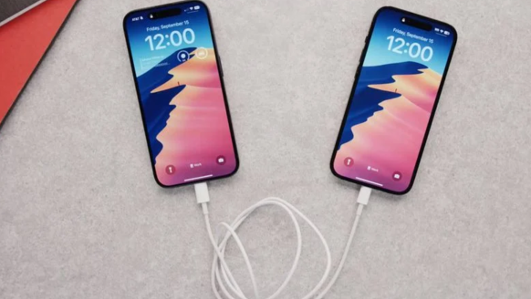 苹果发布iPhone 15系列：USB-C接口登场 具备充电宝功能