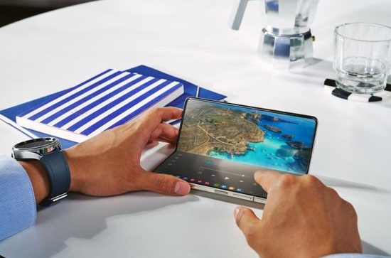 折叠屏新巅峰：Galaxy Z Fold5的外观与性能魅力