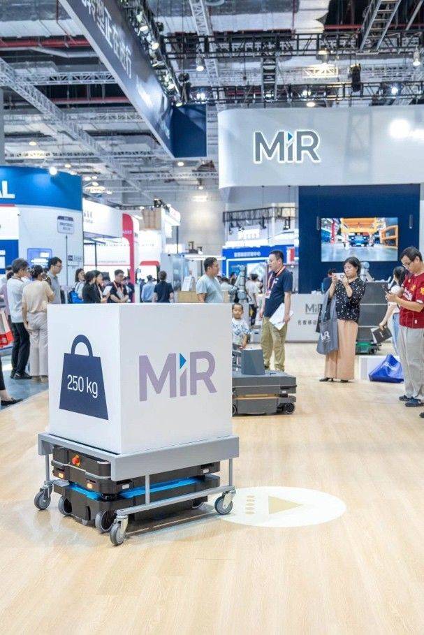机器人公司MiR参与2023工博会,展示产业物流技术创新成果