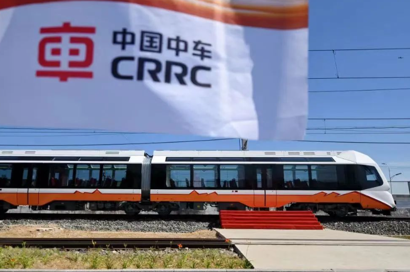 中国首次出口阿根廷新能源轻轨列车从江苏南通出海,最高时速 70km