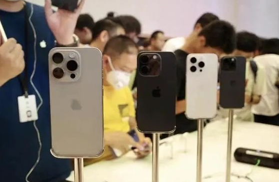 iPhone 15 Pro Max一周末销售狂潮:Pro版成稀缺珍品