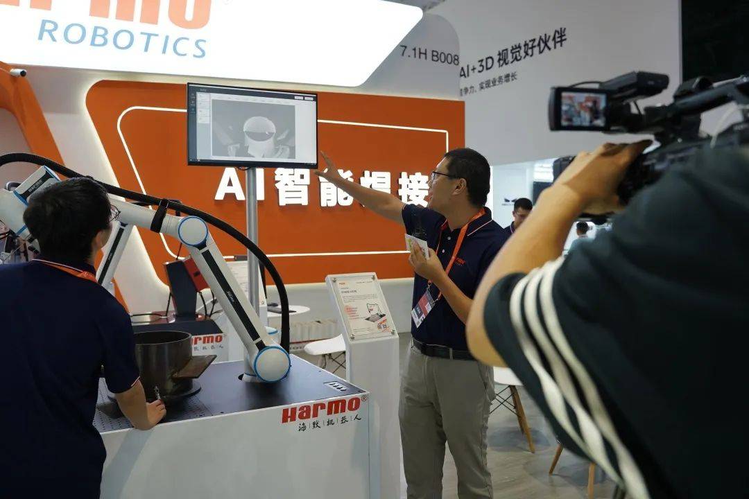 AI+焊接,工博会上的海默机器人“技多不压身”